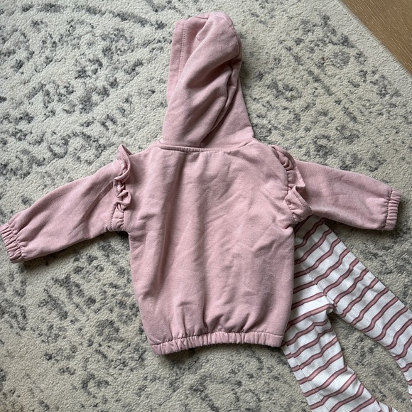 Jessica Simpson 2 Piece Set - Picture 7 of 8